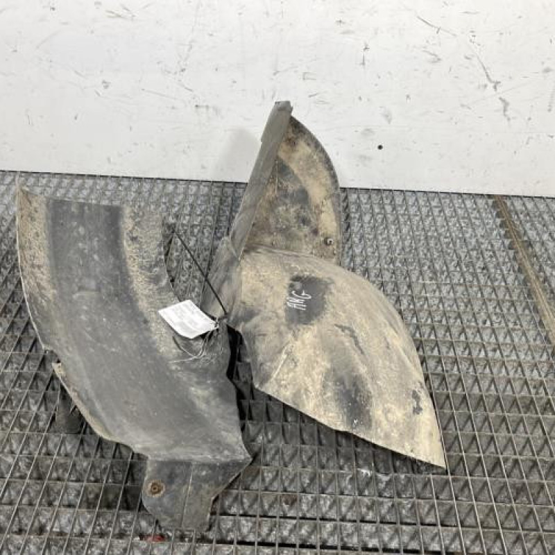 Pare boue arriere gauche PEUGEOT 206 Photo n°1