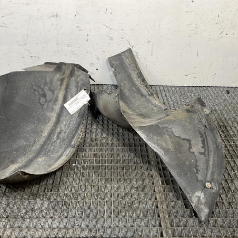 Pare boue avant droit PEUGEOT 206 Photo n°1