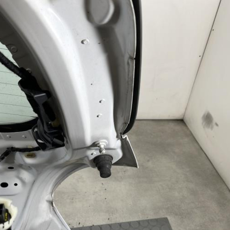 Malle/Hayon arriere PEUGEOT 208 1 Photo n°8