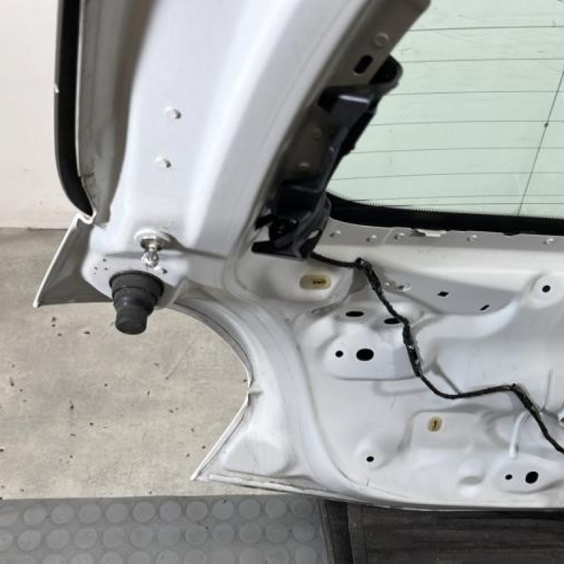 Malle/Hayon arriere PEUGEOT 208 1 Photo n°9