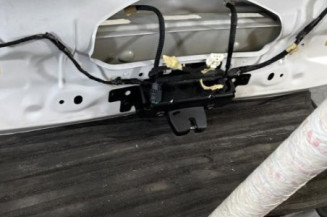 Malle/Hayon arriere PEUGEOT 208 1