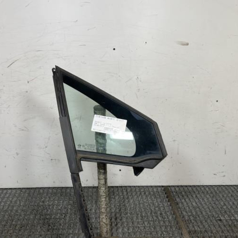 Custode avant droit (porte) PEUGEOT 208 1 Photo n°1