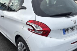 Vitre avant droit PEUGEOT 208 1