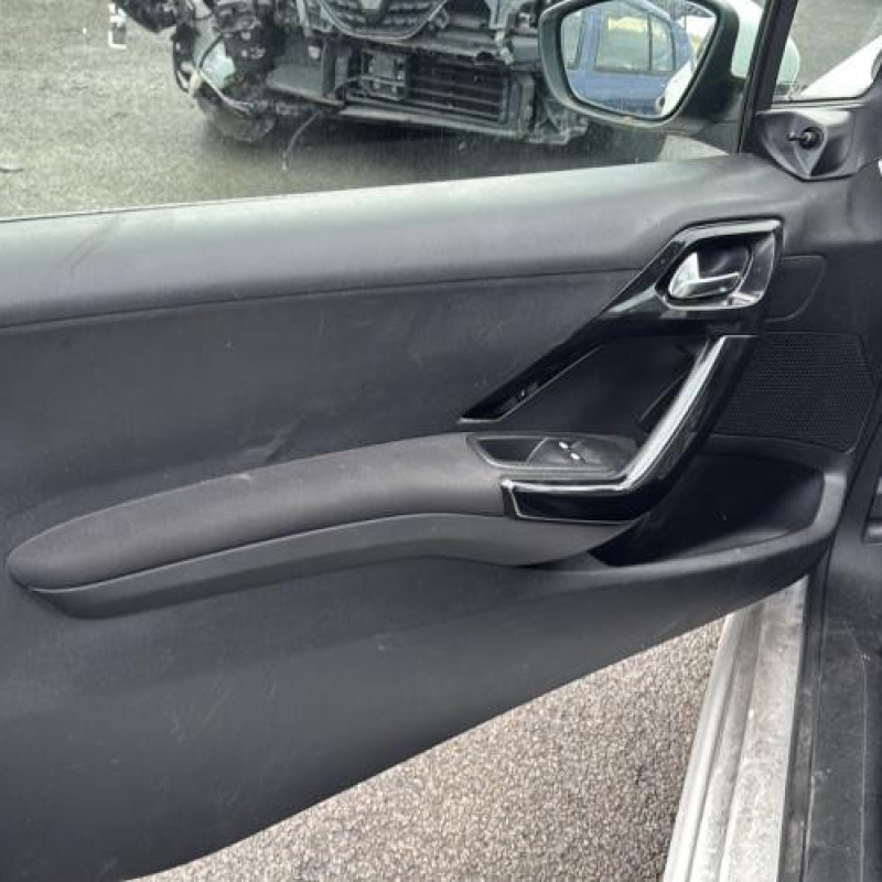 Vitre avant droit PEUGEOT 208 1 Photo n°13
