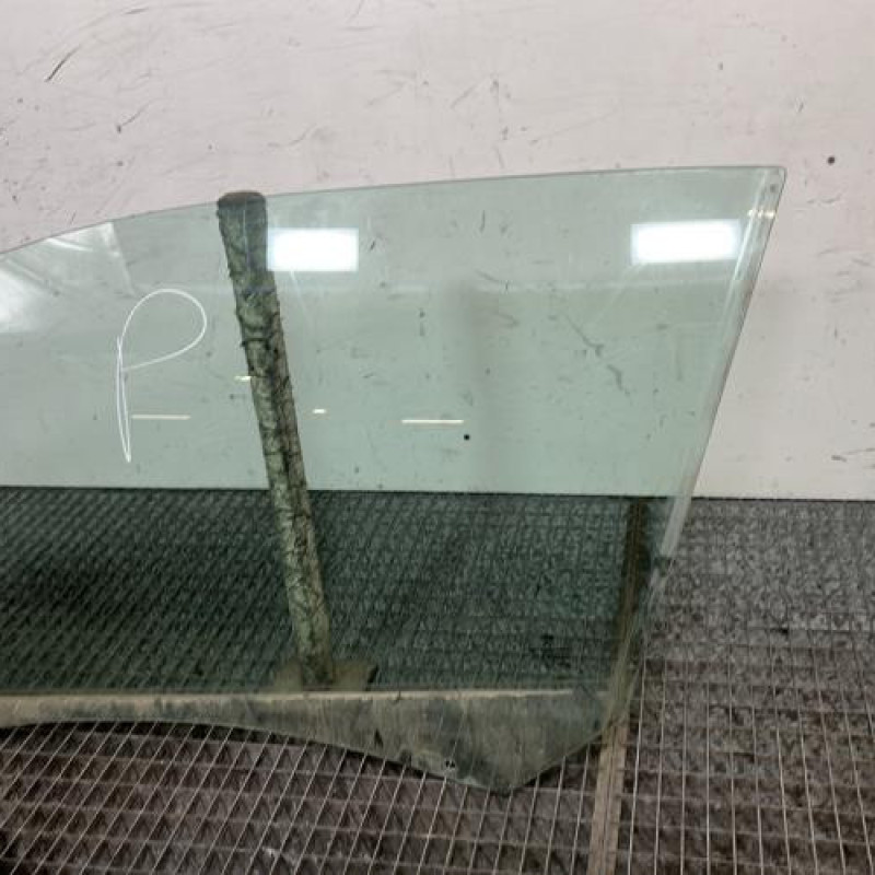 Vitre avant gauche PEUGEOT 208 1 Photo n°3