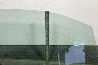 Vitre avant gauche PEUGEOT 208 1