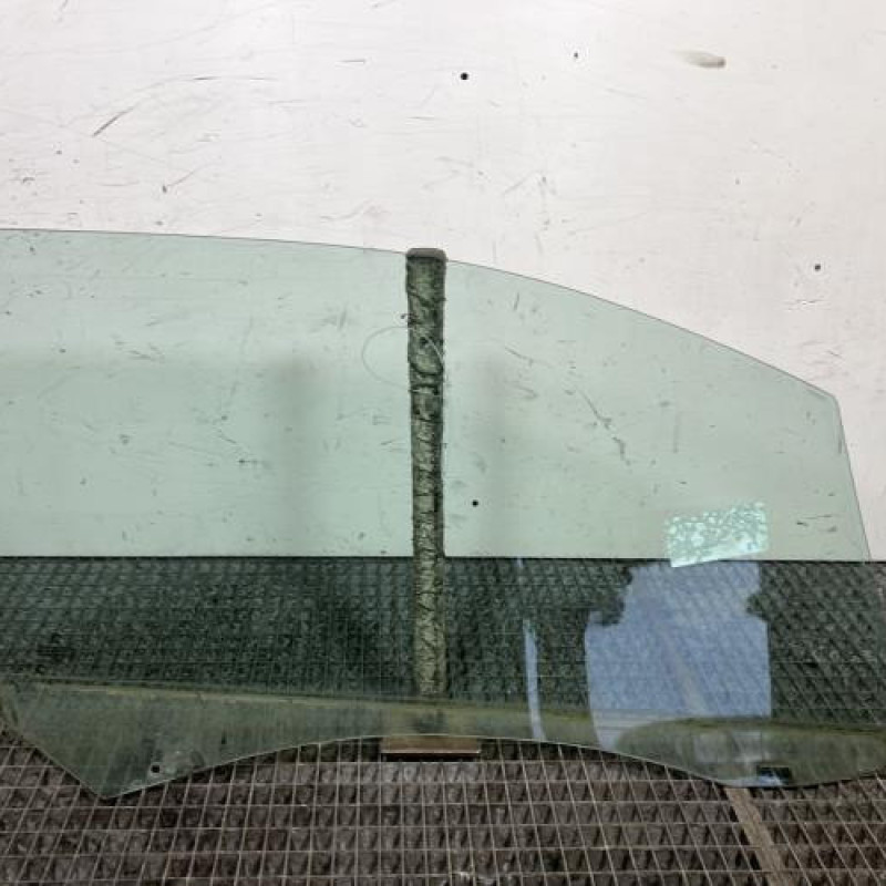 Vitre avant gauche PEUGEOT 208 1 Photo n°4