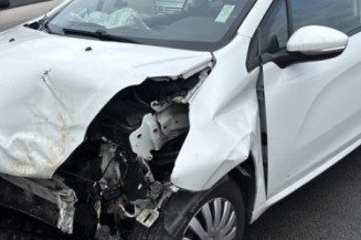 Vitre avant gauche PEUGEOT 208 1