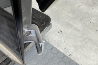 Porte avant droit PEUGEOT 2008 1