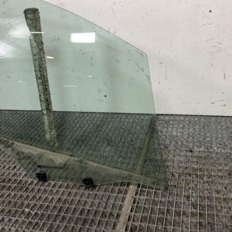 Vitre avant droit PEUGEOT 2008 1