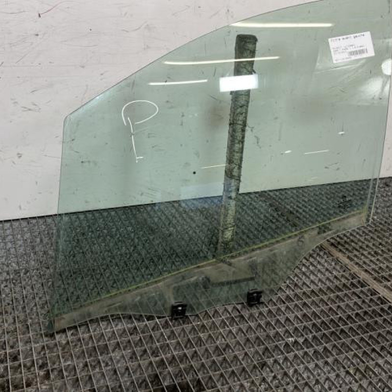 Vitre avant gauche PEUGEOT 2008 1 Photo n°2