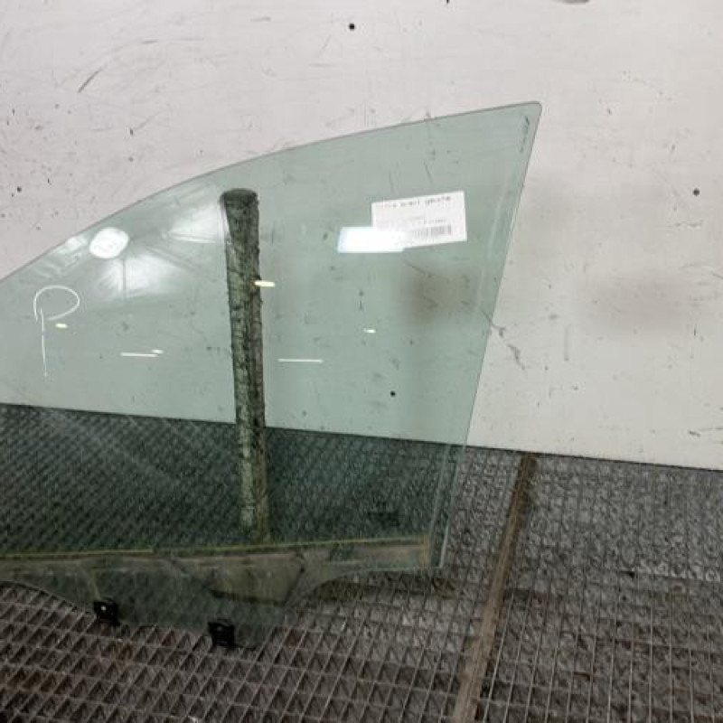 Vitre avant gauche PEUGEOT 2008 1 Photo n°3