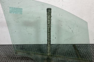 Vitre avant gauche PEUGEOT 2008 1