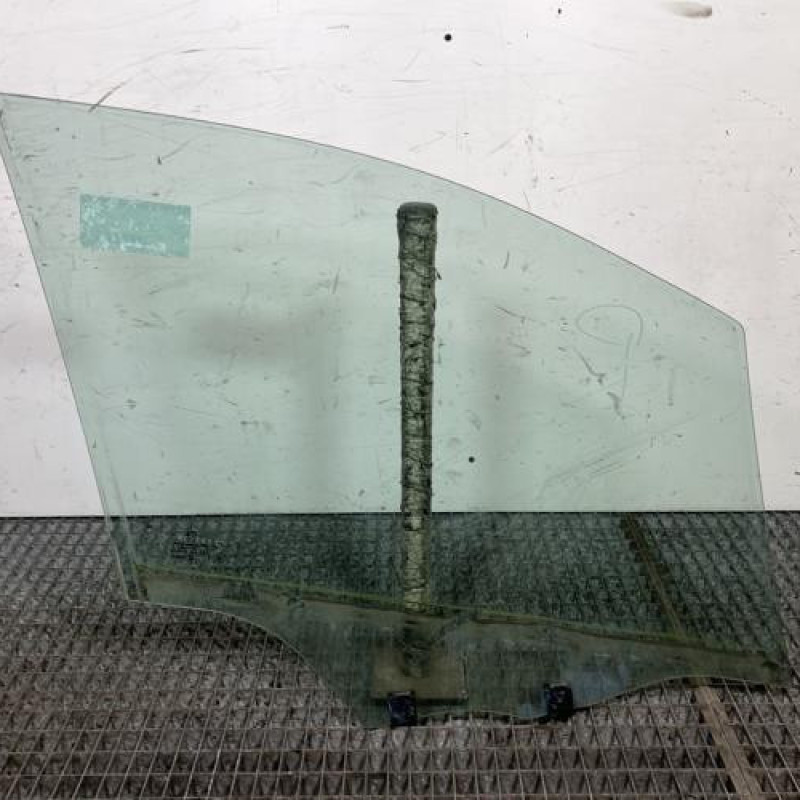 Vitre avant gauche PEUGEOT 2008 1 Photo n°4