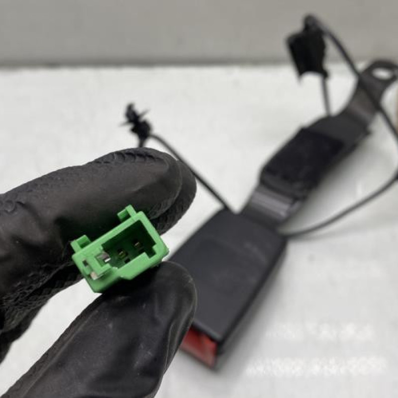 Attache ceinture avant gauche VOLKSWAGEN POLO 5 Photo n°4