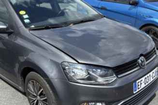 Attache ceinture avant gauche VOLKSWAGEN POLO 5