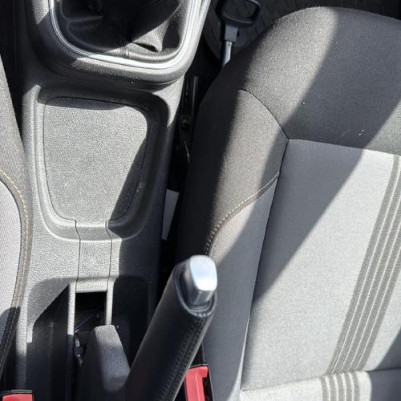 Attache ceinture avant gauche VOLKSWAGEN POLO 5 Photo n°20