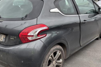 Facade autoradio PEUGEOT 208 1