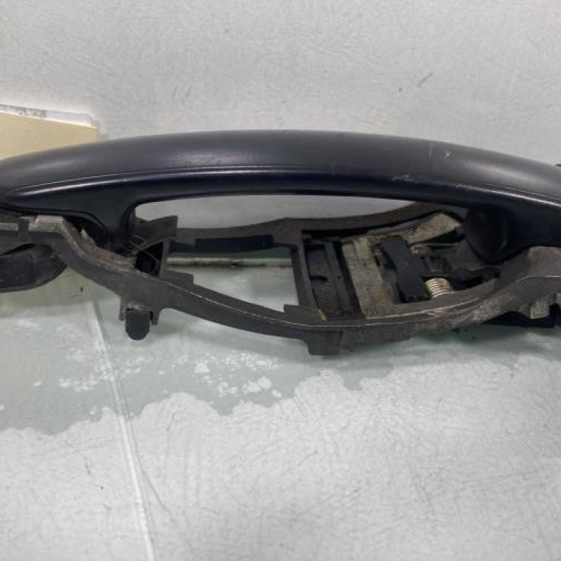 Poignee porte arriere gauche VOLKSWAGEN POLO 4 Photo n°2