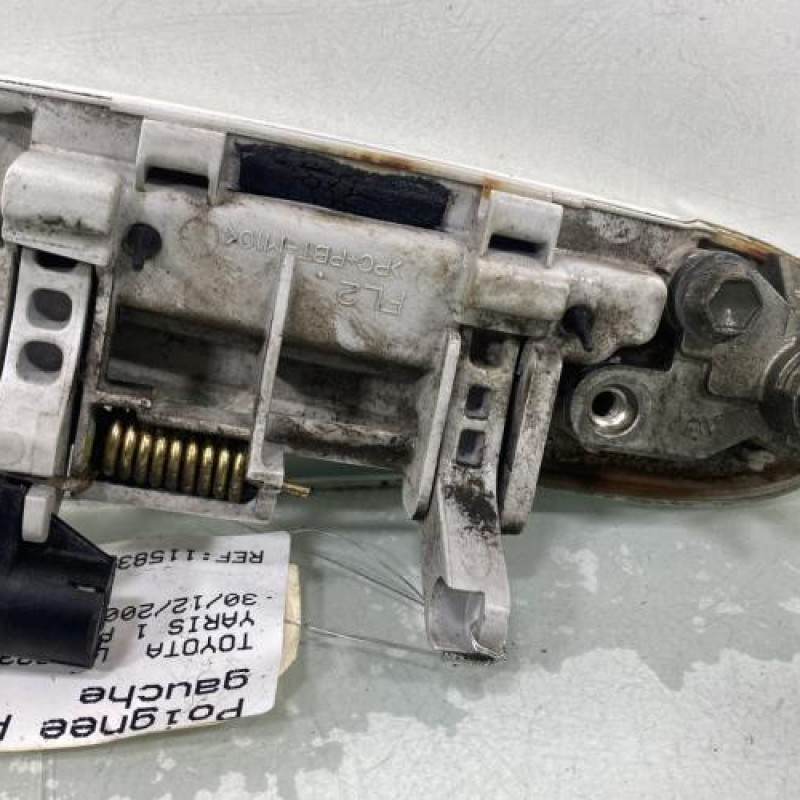 Poignee porte avant gauche TOYOTA YARIS 1 Photo n°3