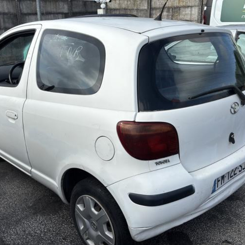 Poignee porte avant gauche TOYOTA YARIS 1 Photo n°7