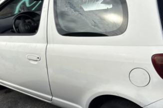 Poignee porte avant gauche TOYOTA YARIS 1
