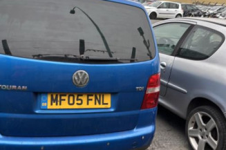 Poignee porte avant droit VOLKSWAGEN TOURAN 1