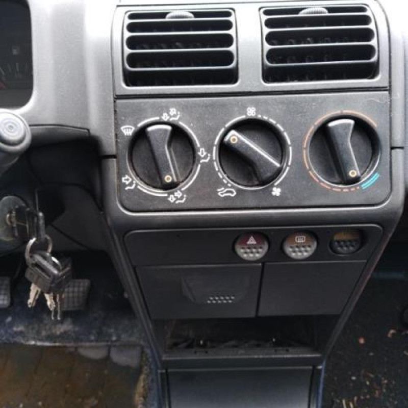 Poignee porte avant droit PEUGEOT 205 Photo n°8