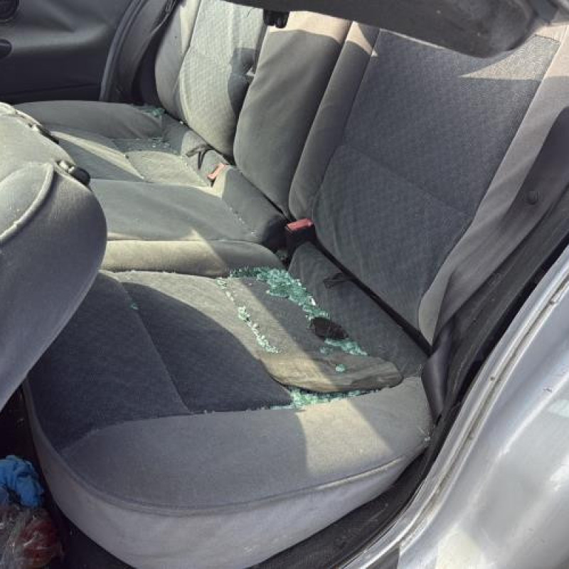 Poignee porte avant droit PEUGEOT 406 Photo n°15