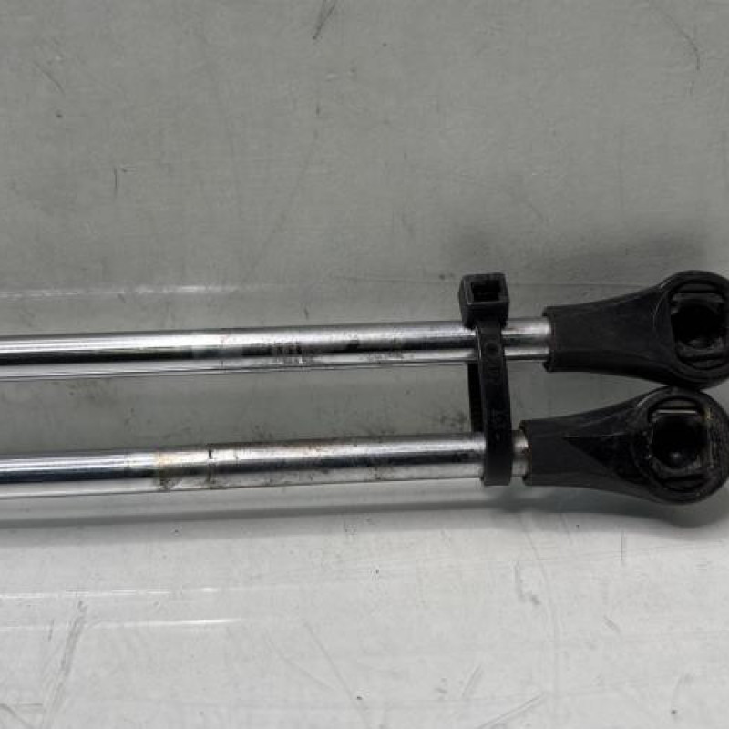 Verin de coffre PEUGEOT 205 Photo n°2