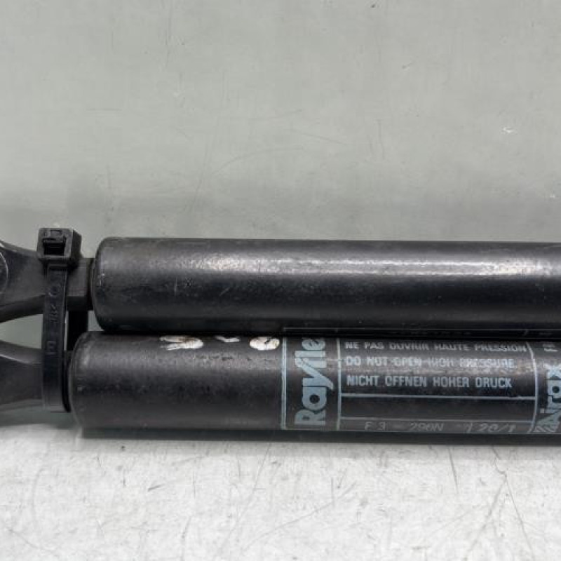 Verin de coffre PEUGEOT 205 Photo n°3