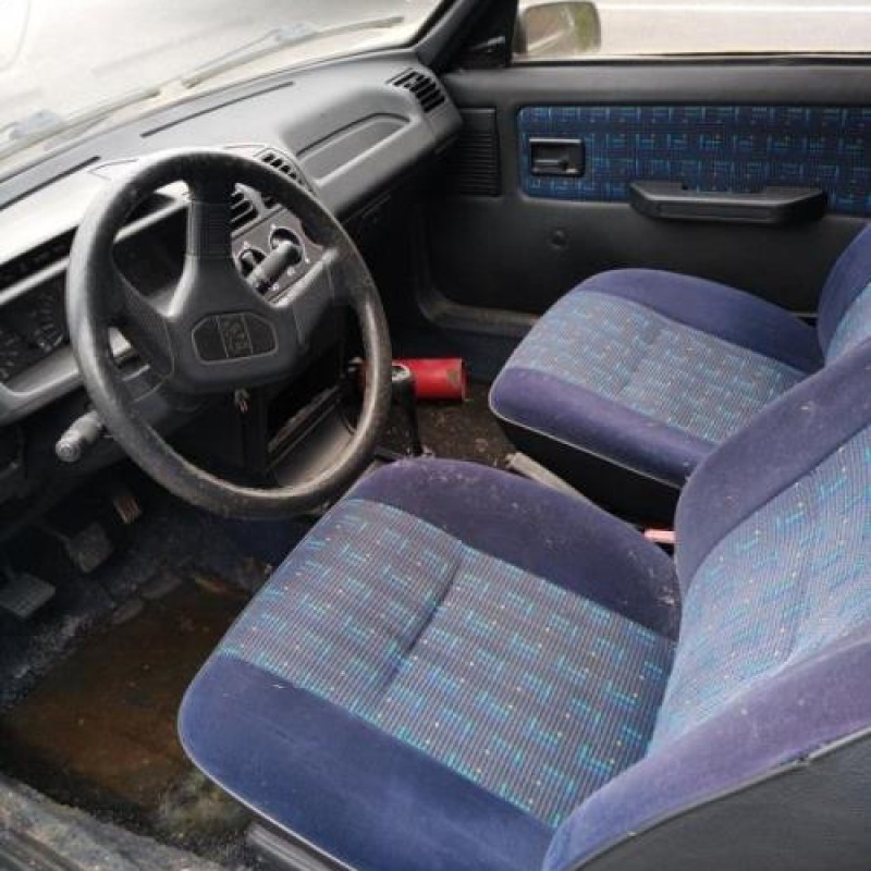 Verin de coffre PEUGEOT 205 Photo n°6