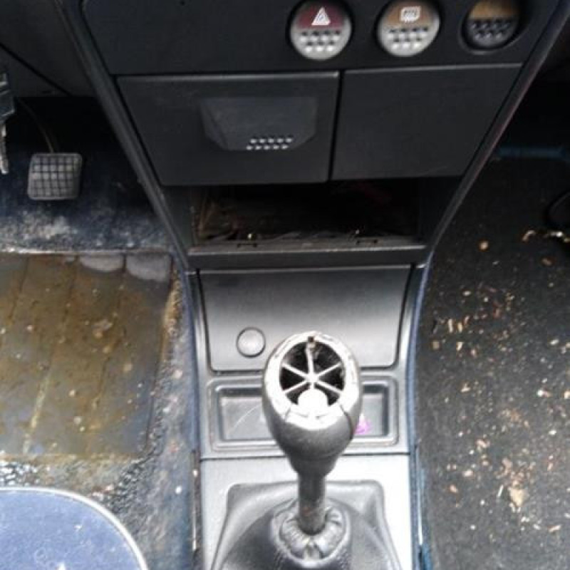 Verin de coffre PEUGEOT 205 Photo n°13