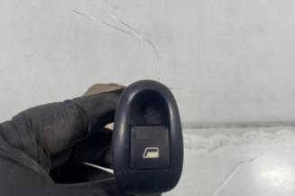 Interrupteur de leve vitre arriere droit PEUGEOT 406 Photo n°1