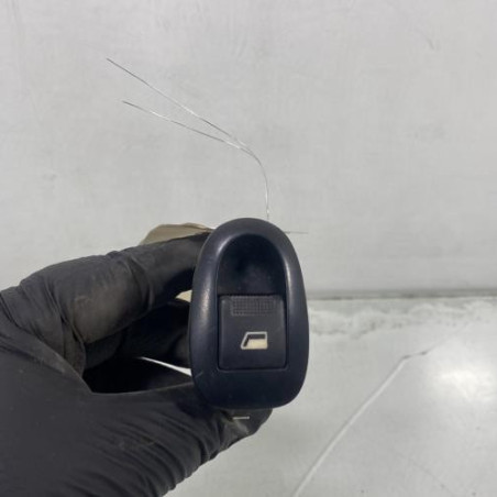 Interrupteur de leve vitre arriere droit PEUGEOT 406 Photo n°1