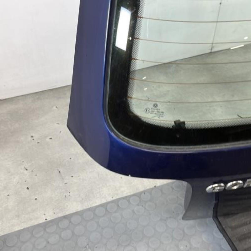 Malle/Hayon arriere VOLKSWAGEN GOLF 4 Photo n°5