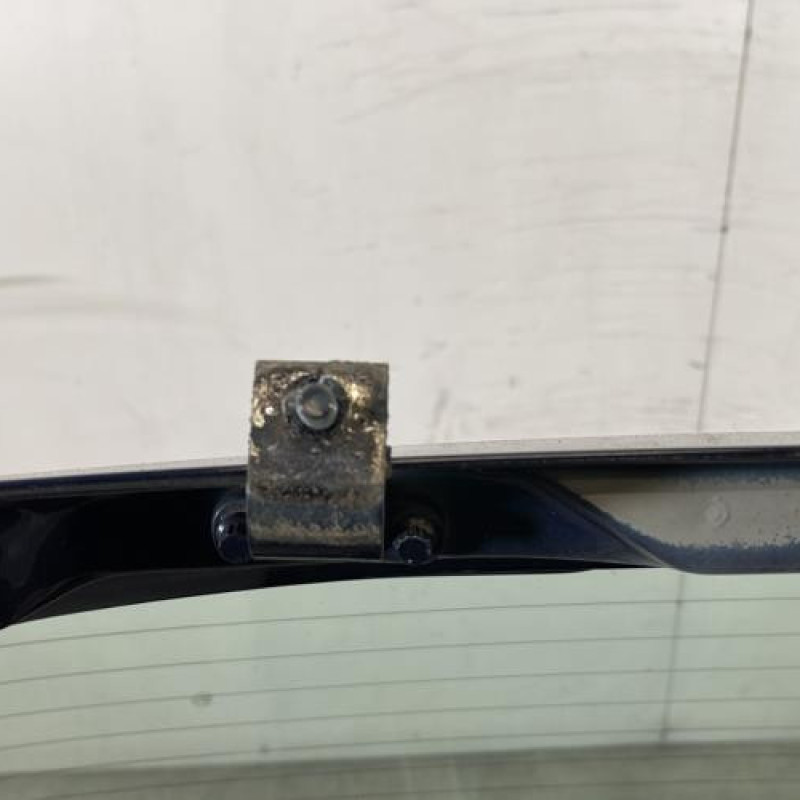 Malle/Hayon arriere VOLKSWAGEN GOLF 4 Photo n°8