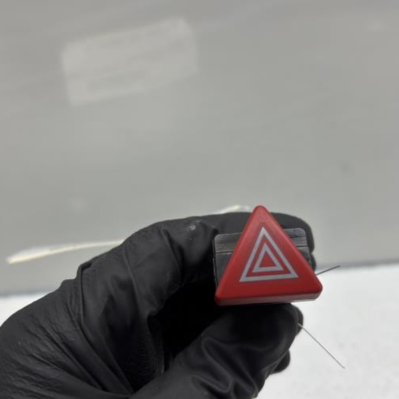 Bouton de warning AUDI A3 2 Photo n°1