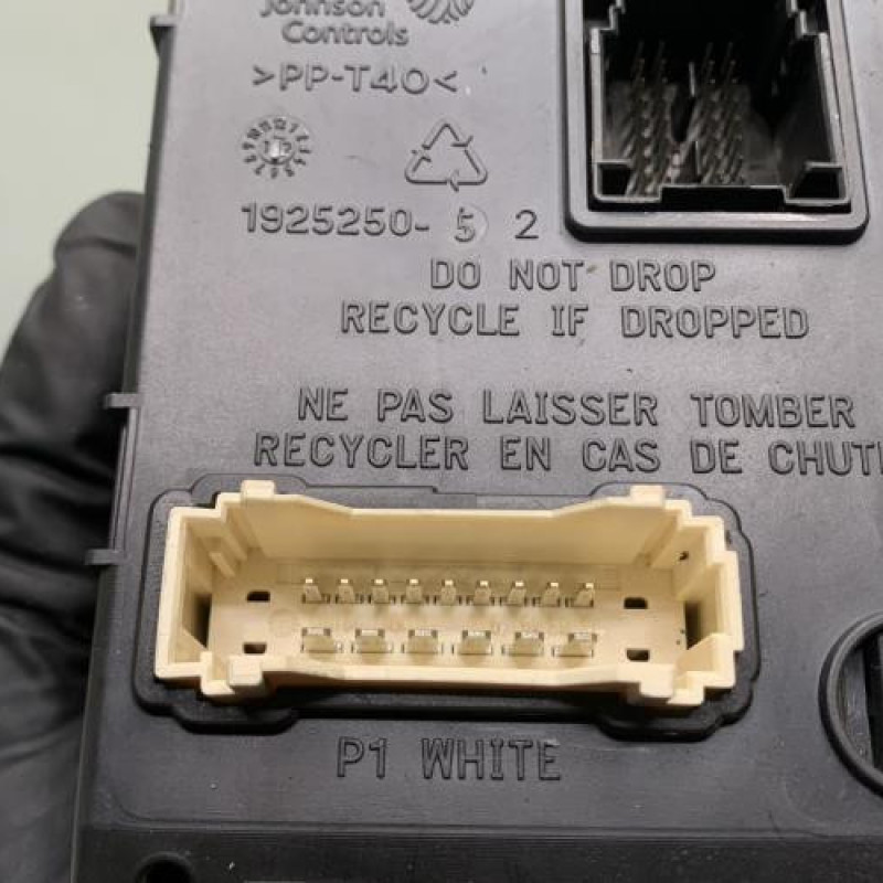 Boitier UCH DACIA DUSTER 1 Photo n°3