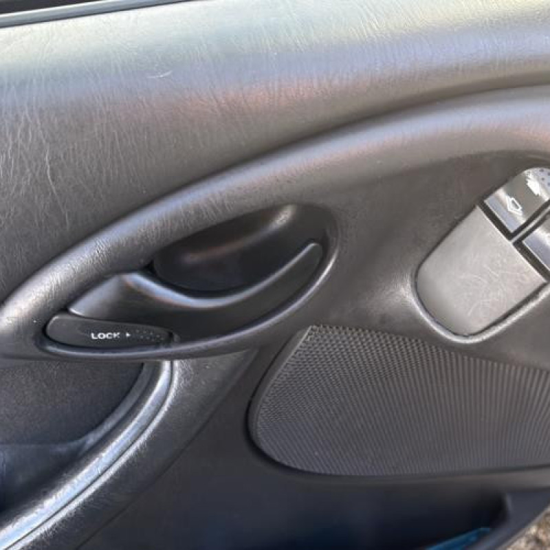 Serrure avant gauche FORD FOCUS 1 Photo n°15