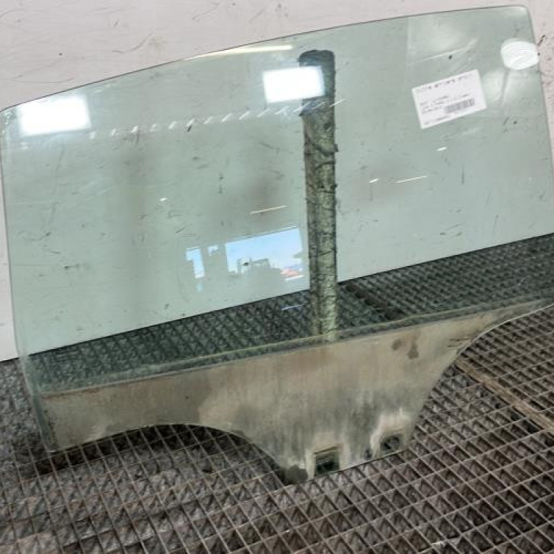 Vitre arriere droit SEAT LEON 2 Photo n°2