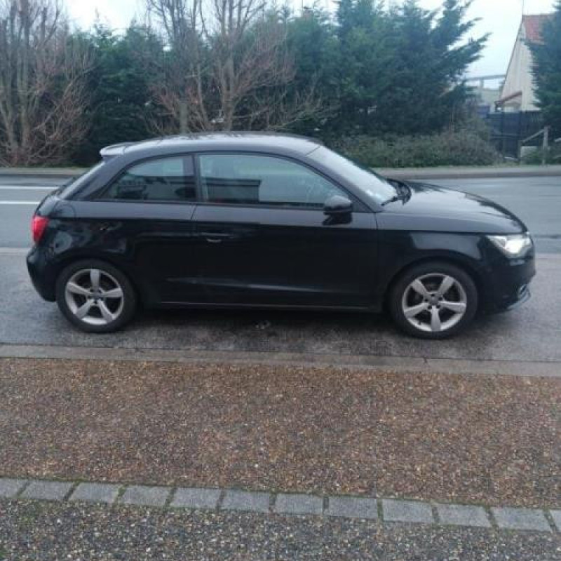Calculateur moteur AUDI A1 1 Photo n°6