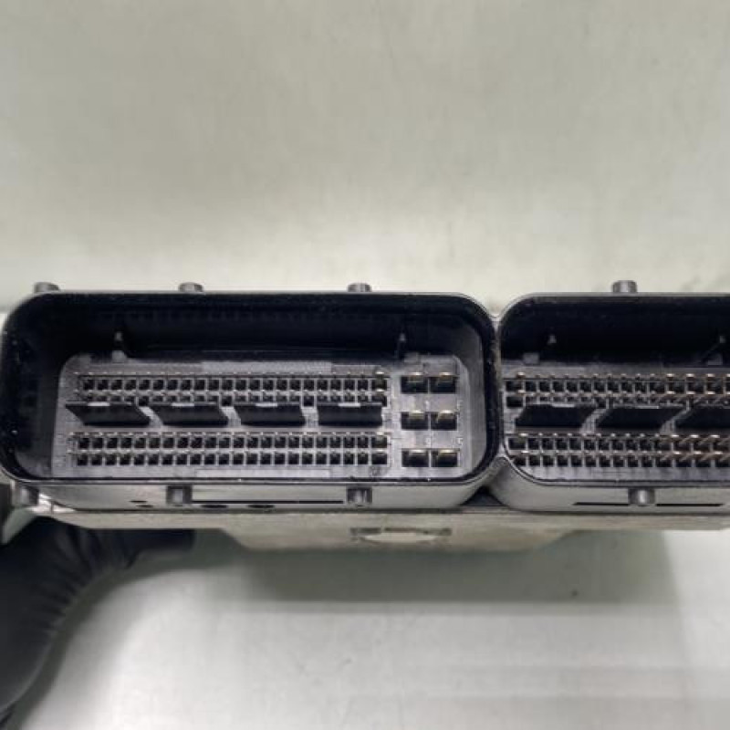 Calculateur moteur SKODA YETI Photo n°4