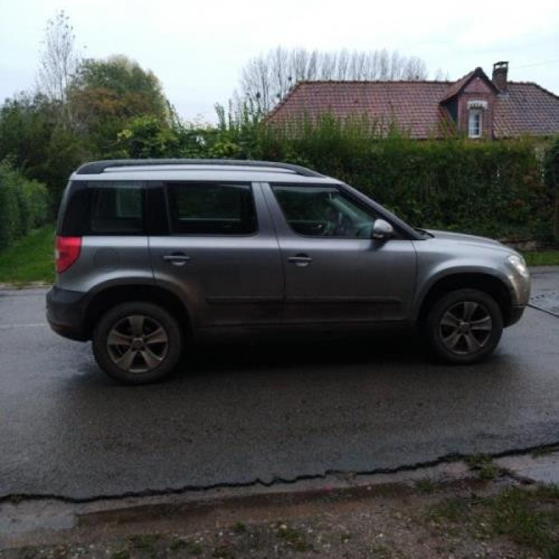 Calculateur moteur SKODA YETI Photo n°6