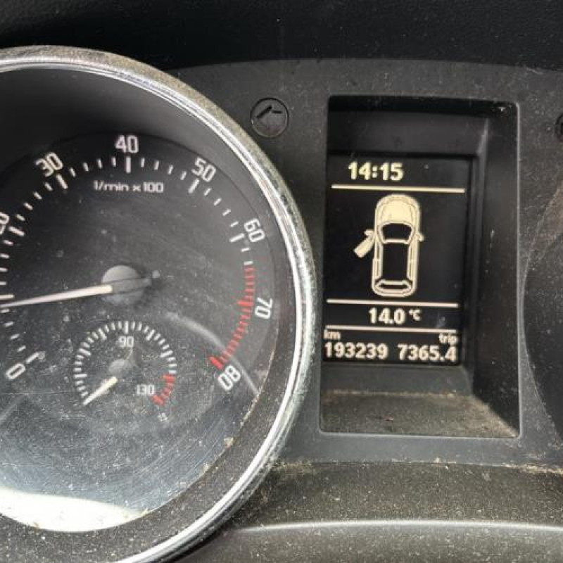 Calculateur moteur SKODA YETI Photo n°8