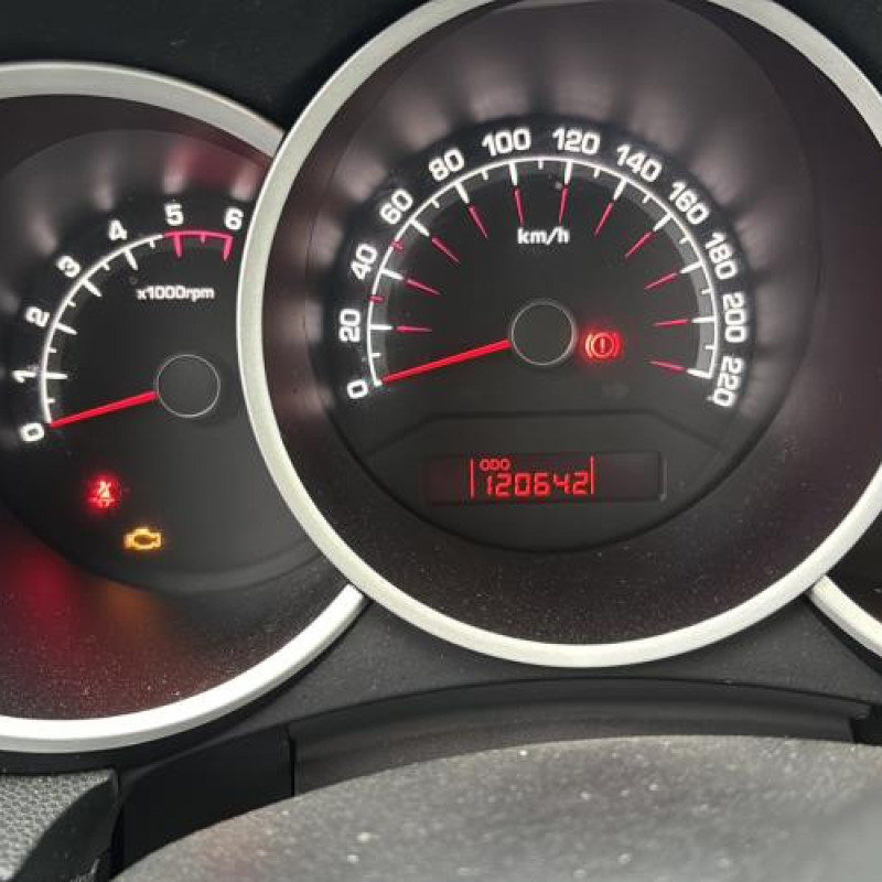 Calculateur moteur KIA VENGA Photo n°20