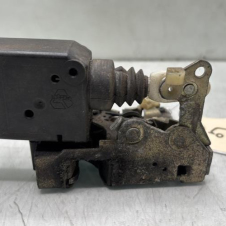 Serrure avant droit PEUGEOT 205