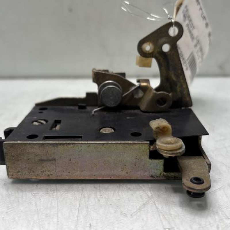 Serrure avant gauche PEUGEOT 205 Photo n°1