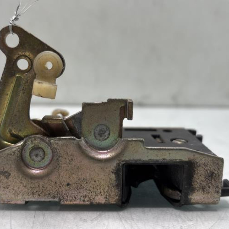 Serrure avant gauche PEUGEOT 205 Photo n°3