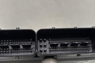 Calculateur moteur VOLKSWAGEN TOURAN 3